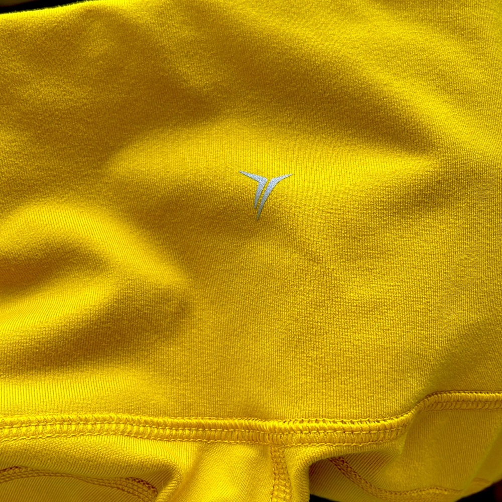 Old Navy Elevate cropped legging - size small mustard yellow